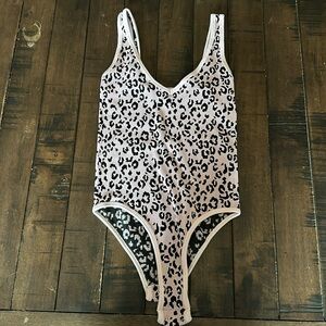 Aura size md/lg leopard tank top body suit